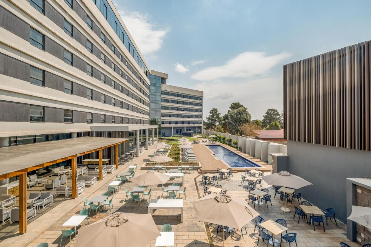 Radisson And Convention Centre Or Tambo Airport 4*