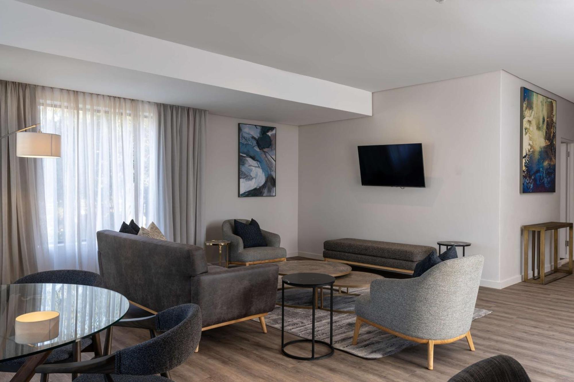 Radisson And Convention Centre Or Tambo Airport 4*