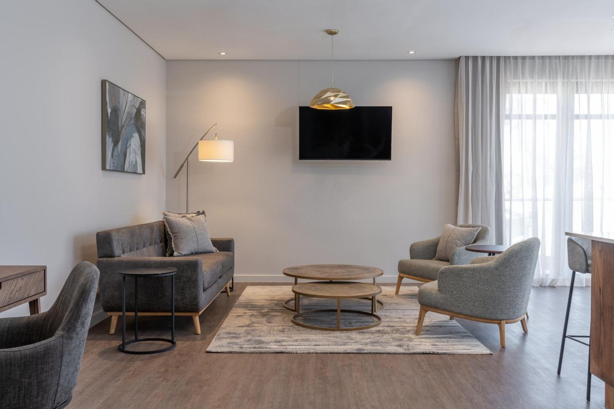 Hotel Radisson And Convention Centre Or Tambo Airport 4*