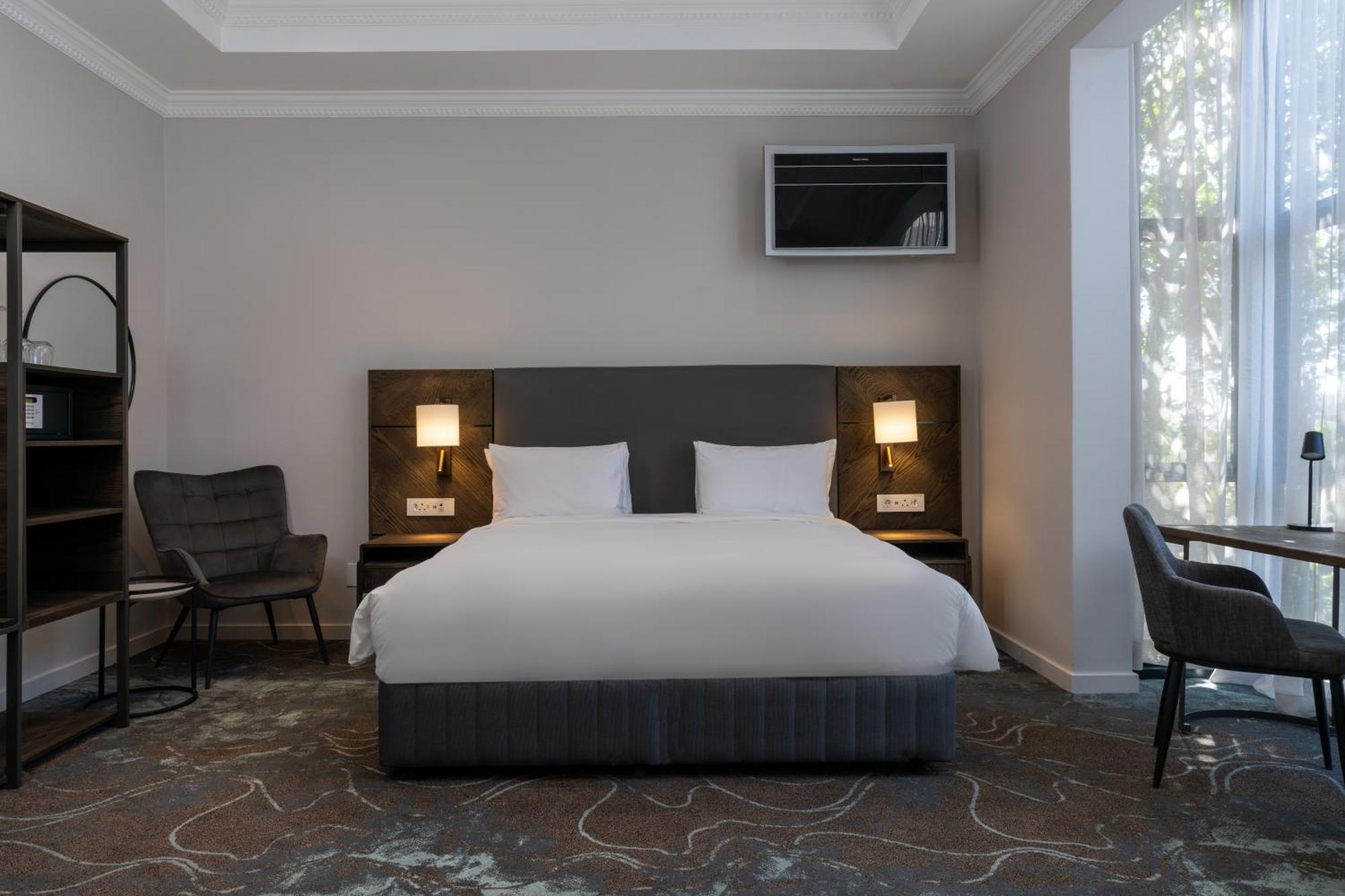 Radisson And Convention Centre Or Tambo Airport Hotel 4*