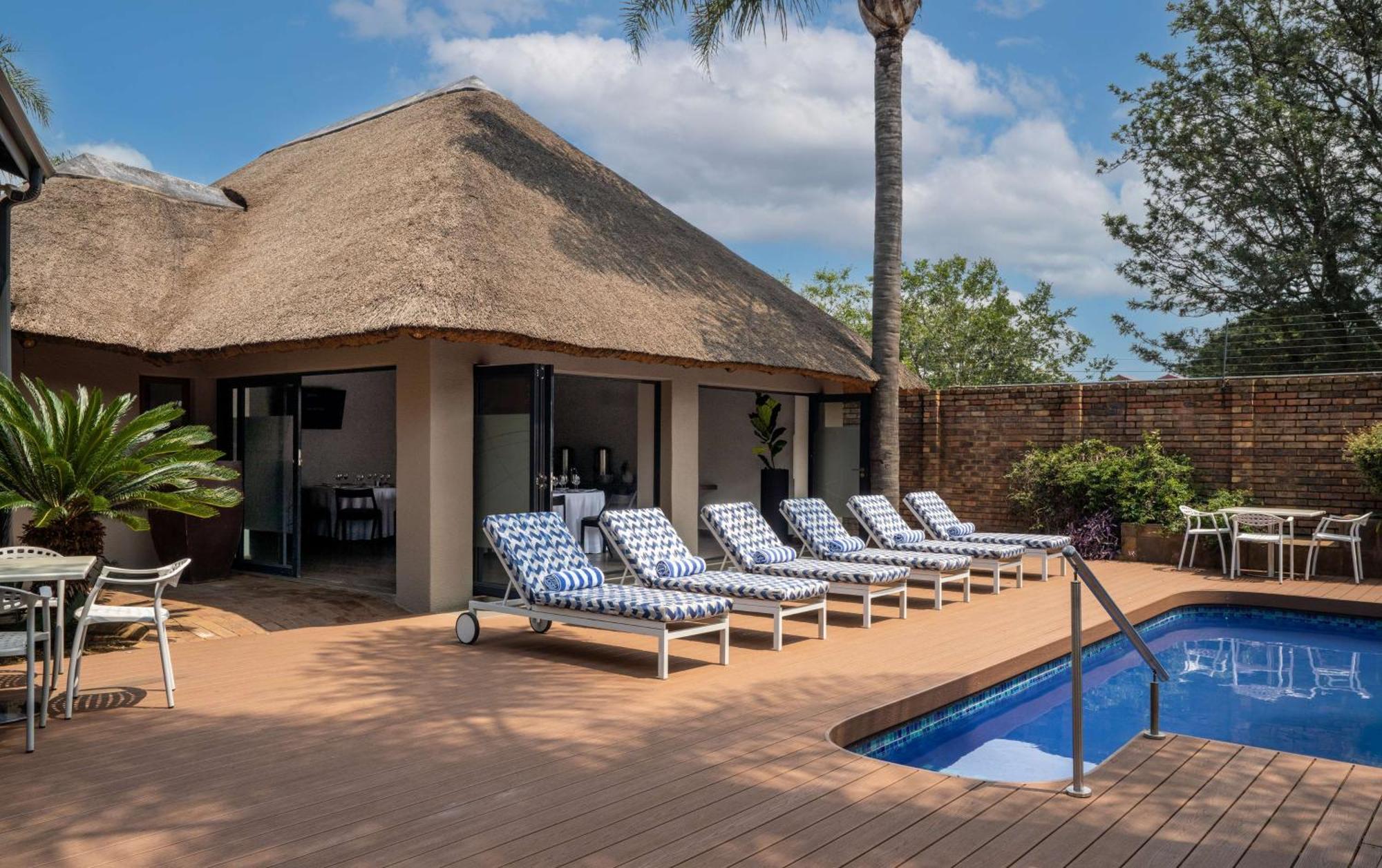 Radisson And Convention Centre Or Tambo Airport Hotel 4*