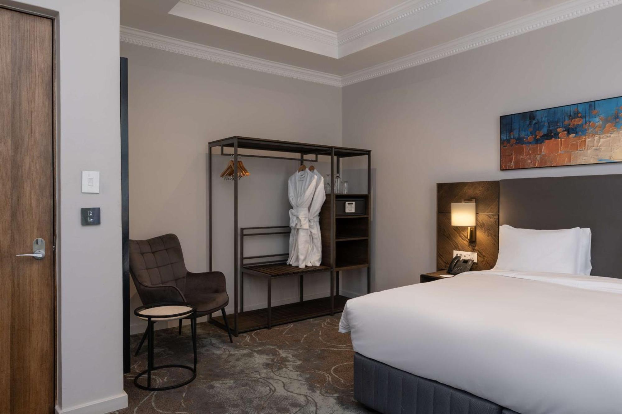 Radisson And Convention Centre Or Tambo Airport Hotel 4*