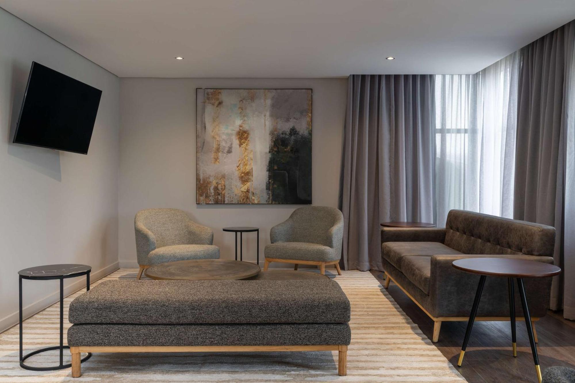 Hotel Radisson And Convention Centre Or Tambo Airport 4*
